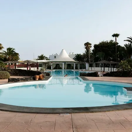 Lanzarotemar,piscina,sol...paraiso. Apartment